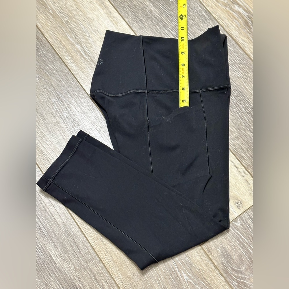 🛍️Athleta black capri legging. Great condition.